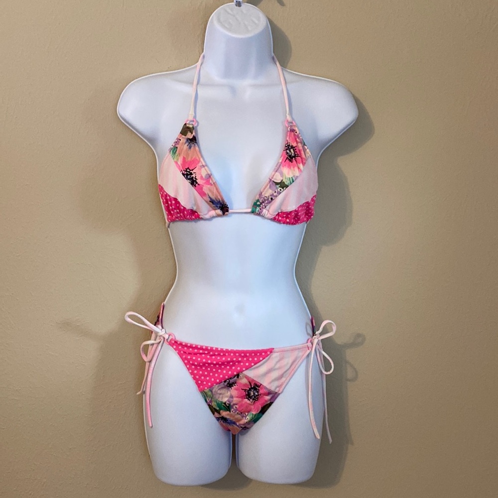 Cute VS bikini
